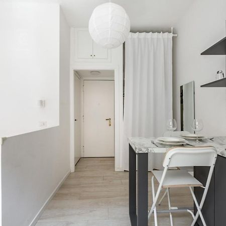 Bright Apt 600Mt From Viale Zara! ミラノ エクステリア 写真
